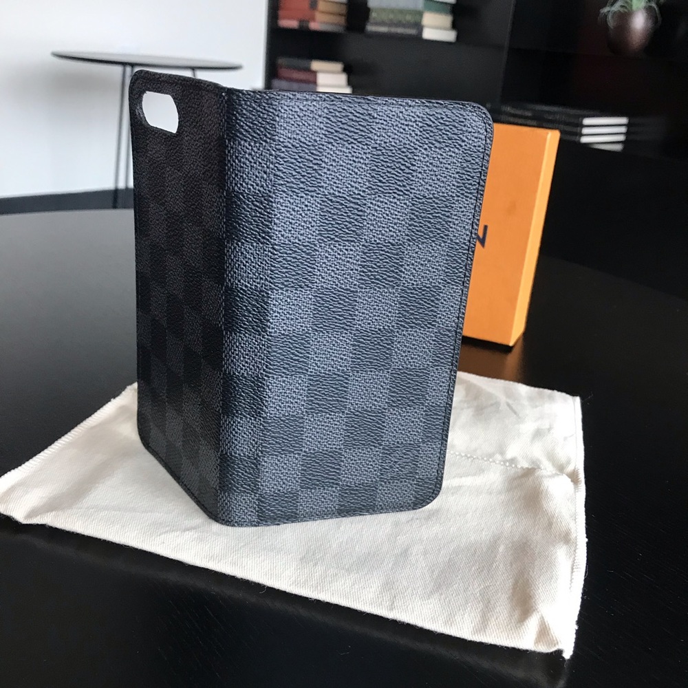 *SOLD* Louis Vuitton iPhone 7/8 Plus Folio Case 📱